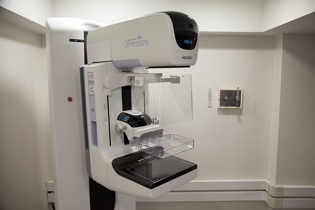 mamograf pro vyšetření prsu